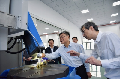 羅乾宜一行赴蘇州調(diào)研集團(tuán)下屬企業(yè)工程和技術(shù)研究試驗(yàn)發(fā)展工作